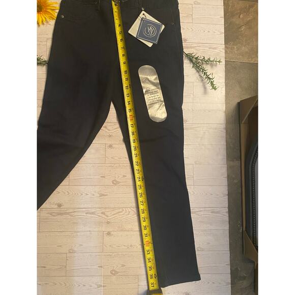 A3 Denim Women’s Dark Wash Jeans NWT Classic Straight Fit - Picture 7 of 7